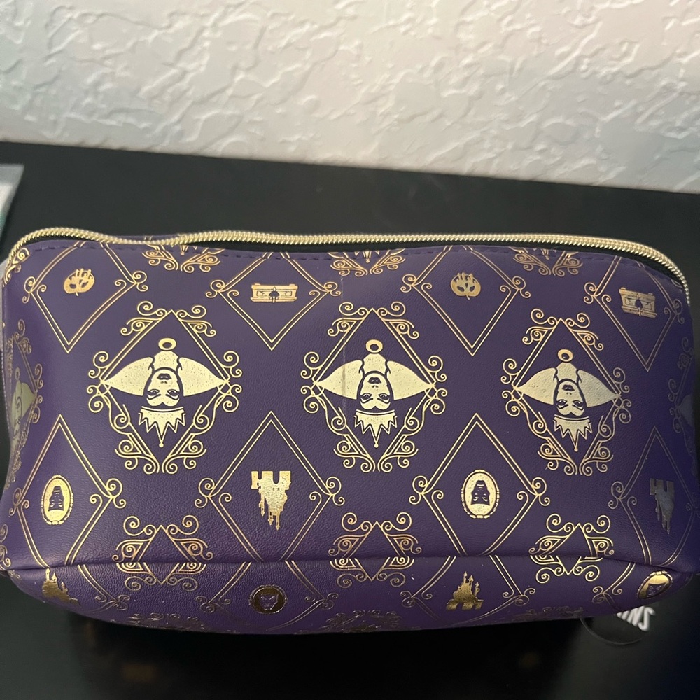 DISNEY VILLAINS NWT PURPLE & GOLD LARGE STUNNING MAKEUP CASE - Picture 2 of 14